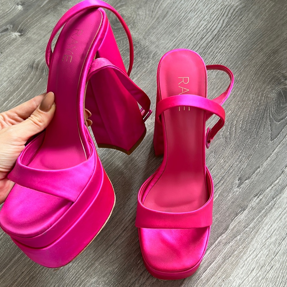 Hot pink sexy Akita Heel in Pink
RAYE size 8